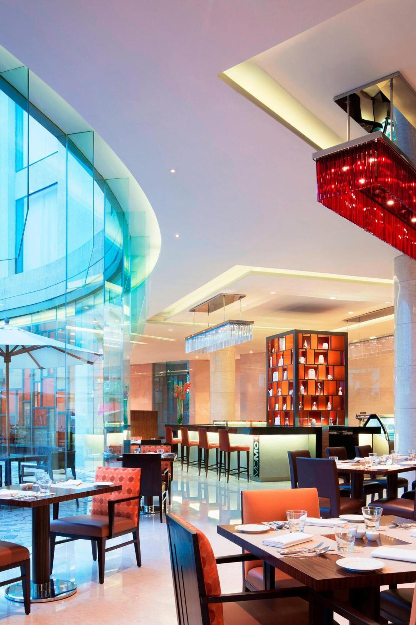 Courtyard By Marriott Kochi Airport Hotel Nedumbassery Eksteriør billede The Bar