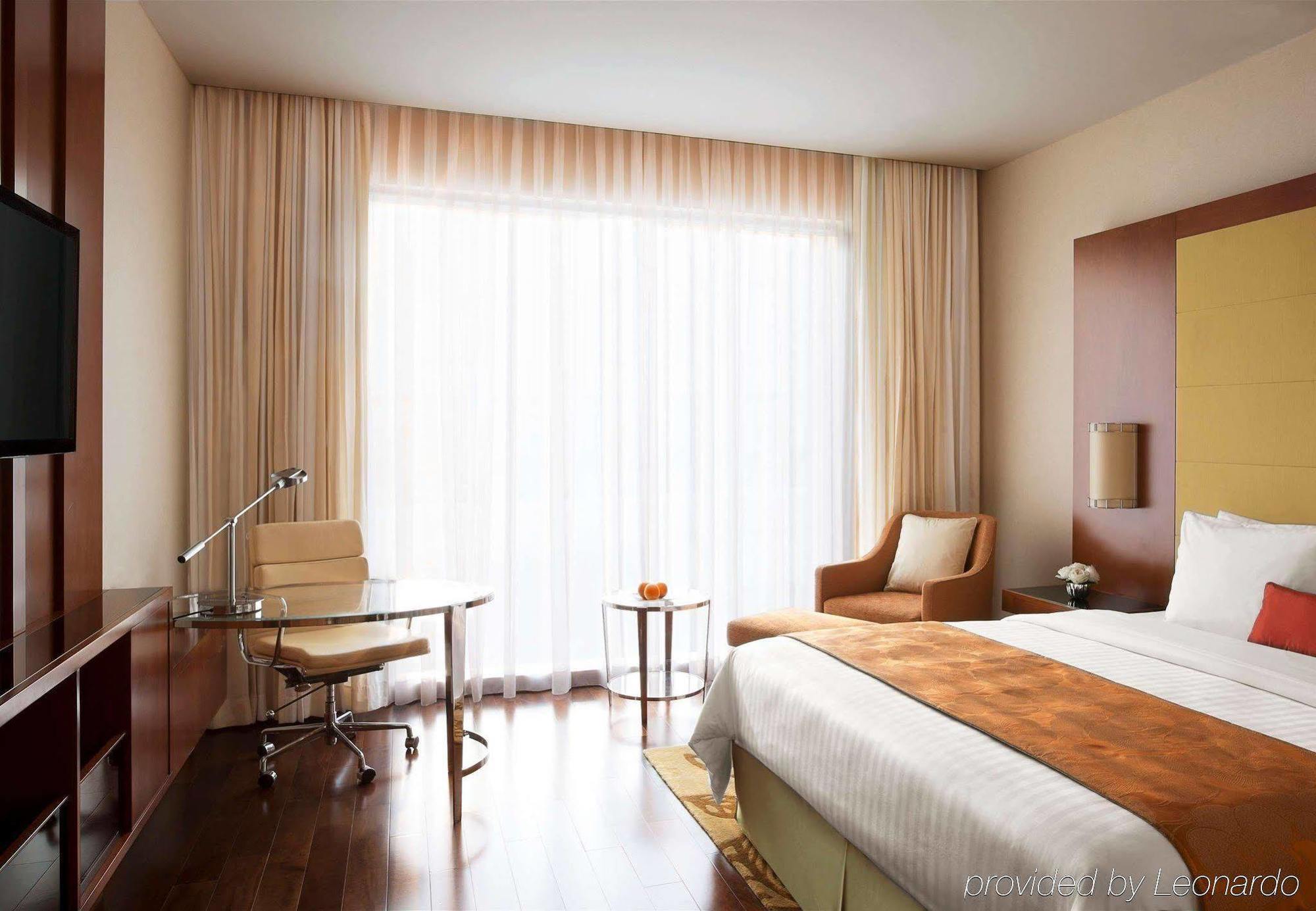 Courtyard By Marriott Kochi Airport Hotel Nedumbassery Eksteriør billede A room at the hotel