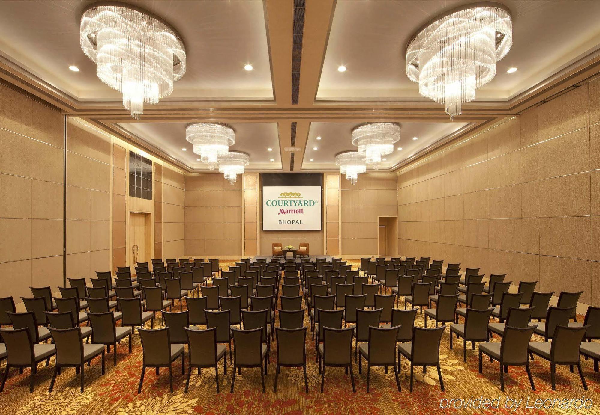 Courtyard By Marriott Kochi Airport Hotel Nedumbassery Eksteriør billede A typical meeting room