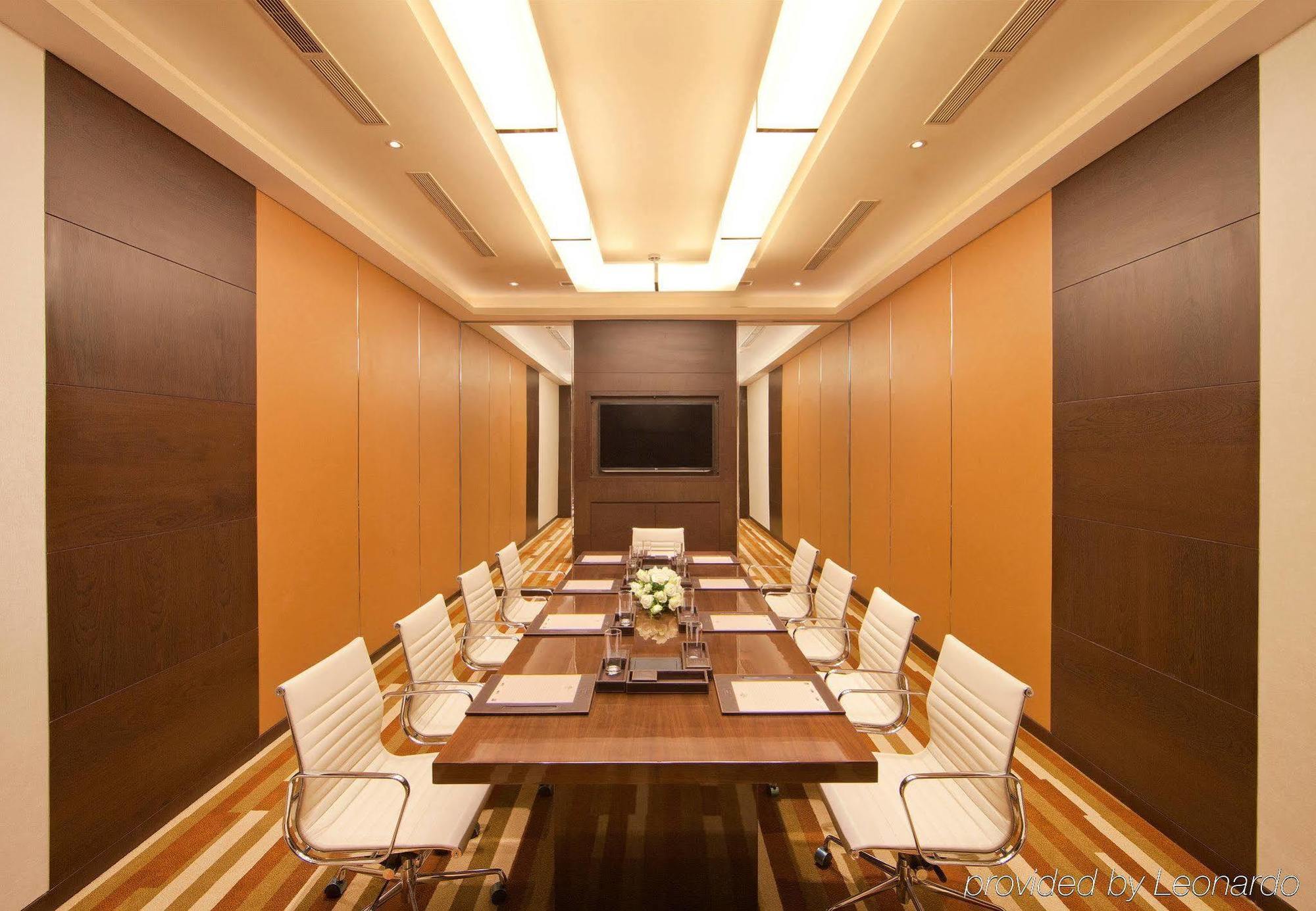 Courtyard By Marriott Kochi Airport Hotel Nedumbassery Eksteriør billede Boardroom