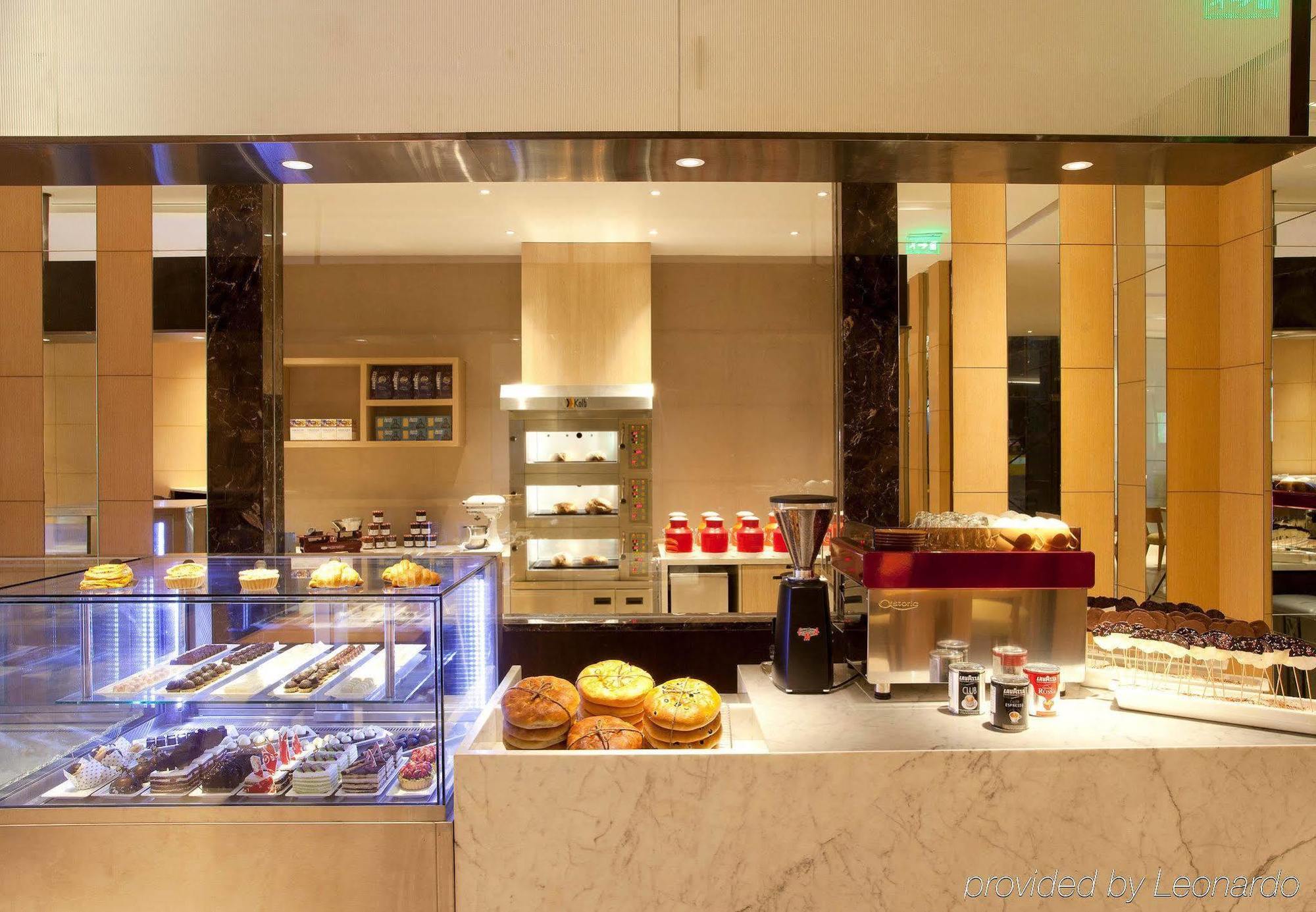 Courtyard By Marriott Kochi Airport Hotel Nedumbassery Eksteriør billede The Coffee Shop