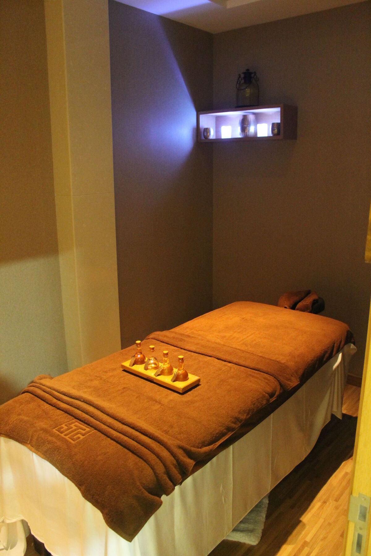 Courtyard By Marriott Kochi Airport Hotel Nedumbassery Eksteriør billede Ayurvedic massage