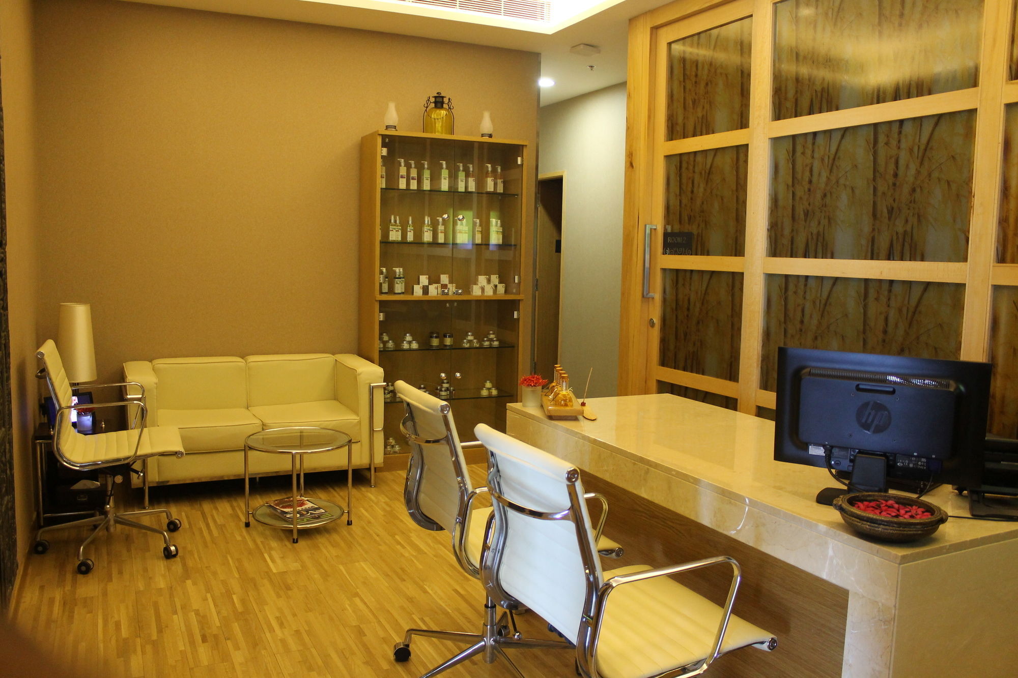 Courtyard By Marriott Kochi Airport Hotel Nedumbassery Eksteriør billede A doctor's office in Taiwan
